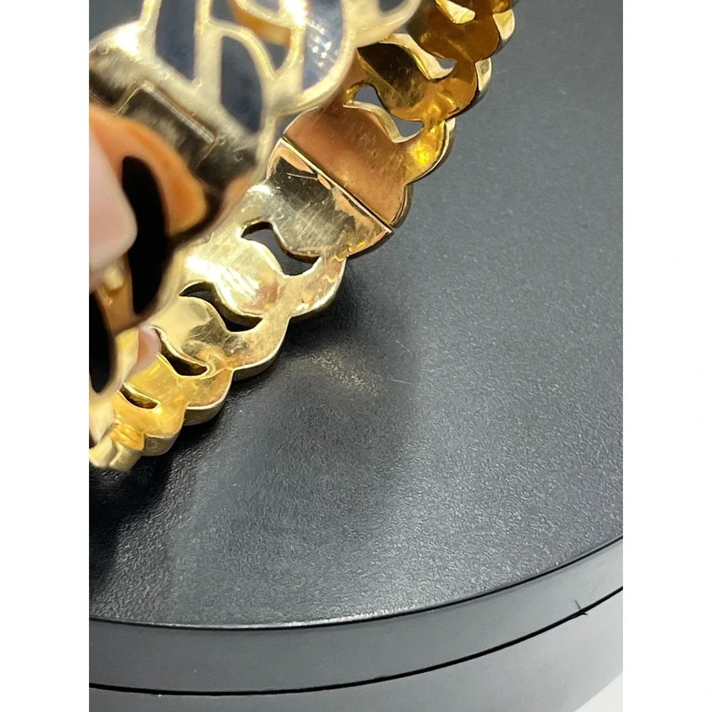 Henri Bendel Black Enamel Gold Tone Curb Chain Hinged Bangle Bracelet Clasp
